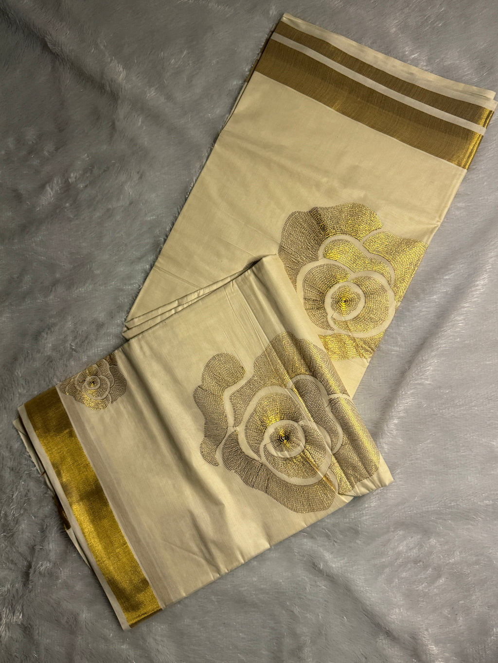 Pristine Ivory Kerala Cotton Saree with Gilded Rose Motifs