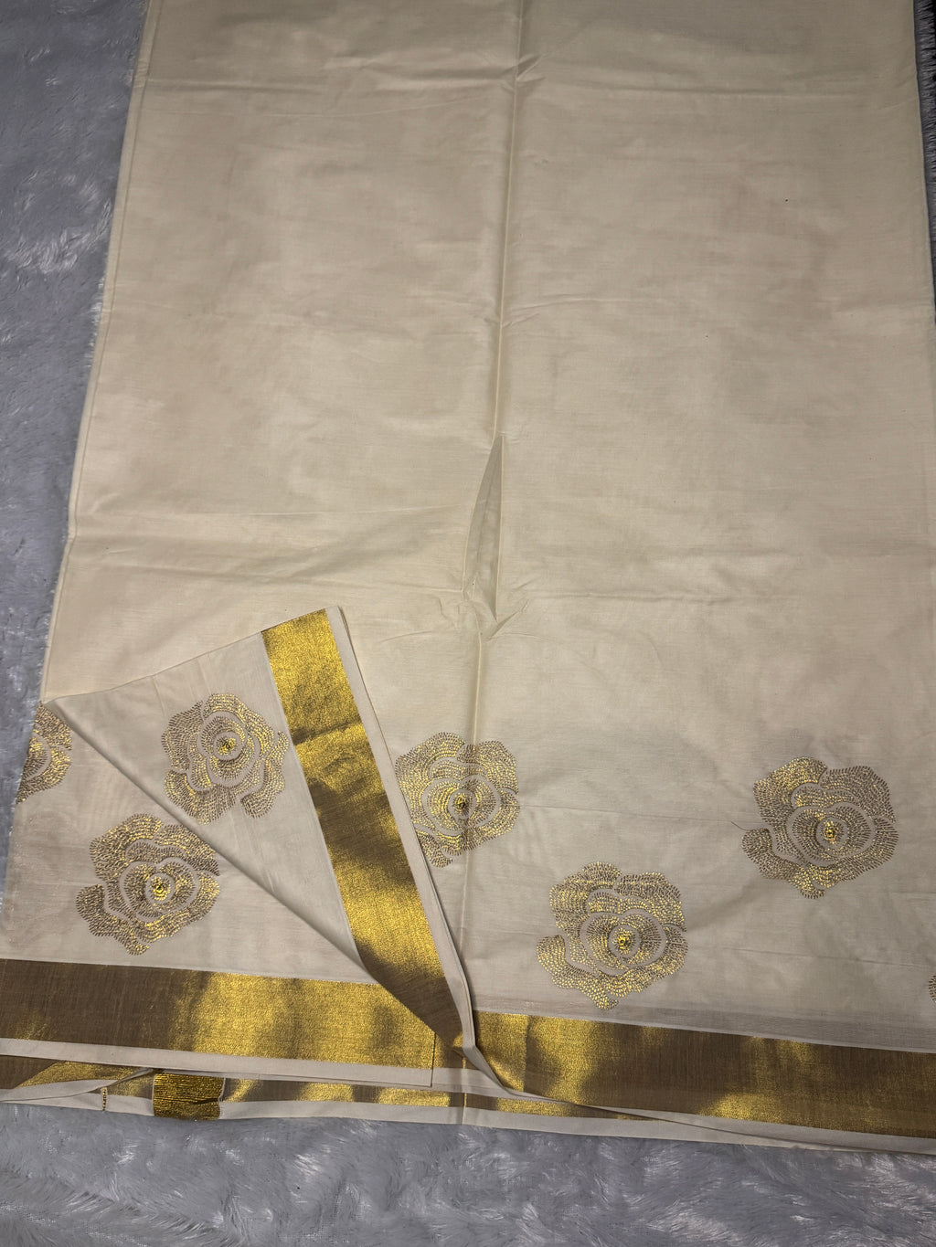 Pristine Ivory Kerala Cotton Saree with Gilded Rose Motifs