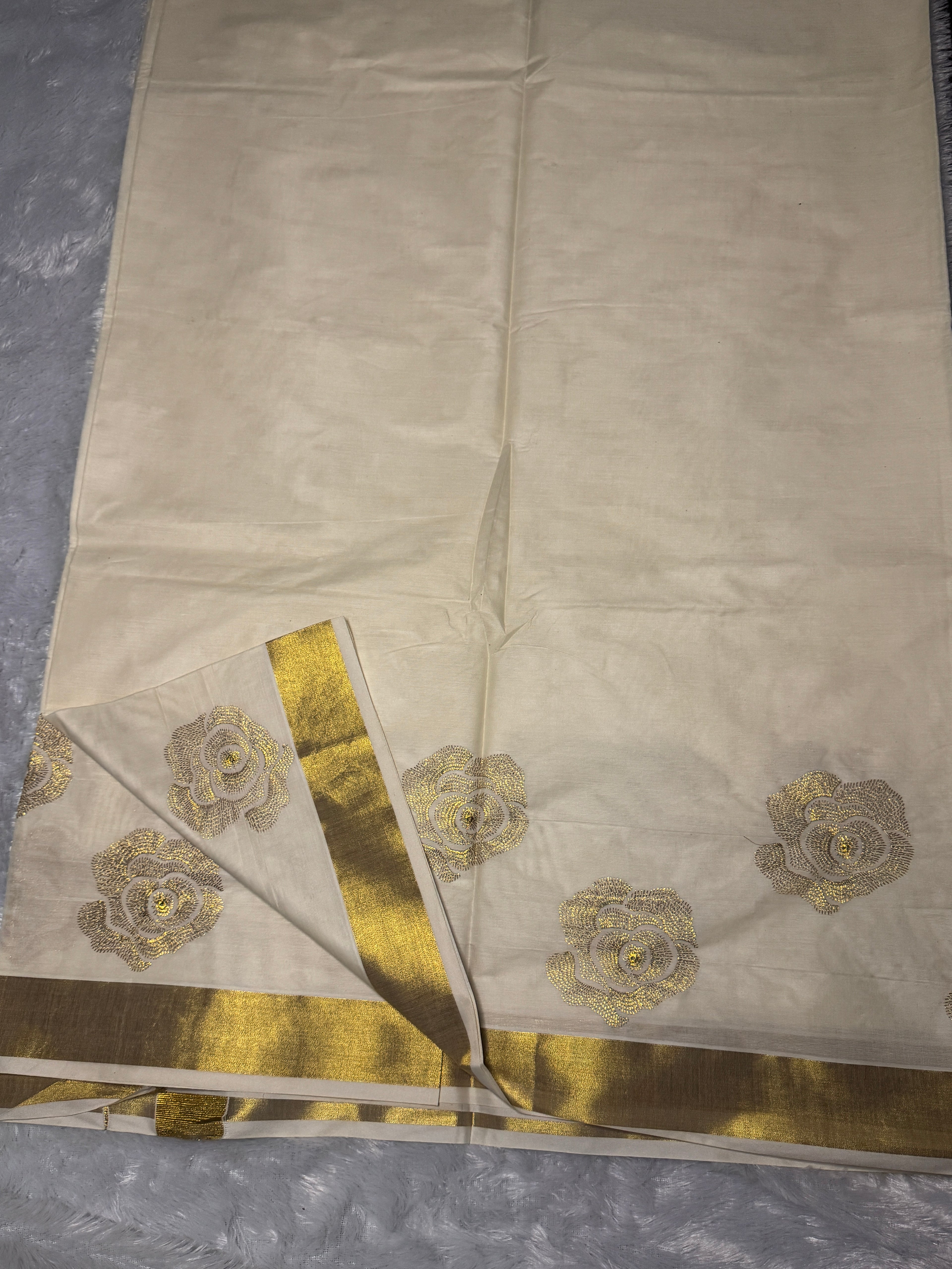 Pristine Ivory Kerala Cotton Saree with Gilded Rose Motifs