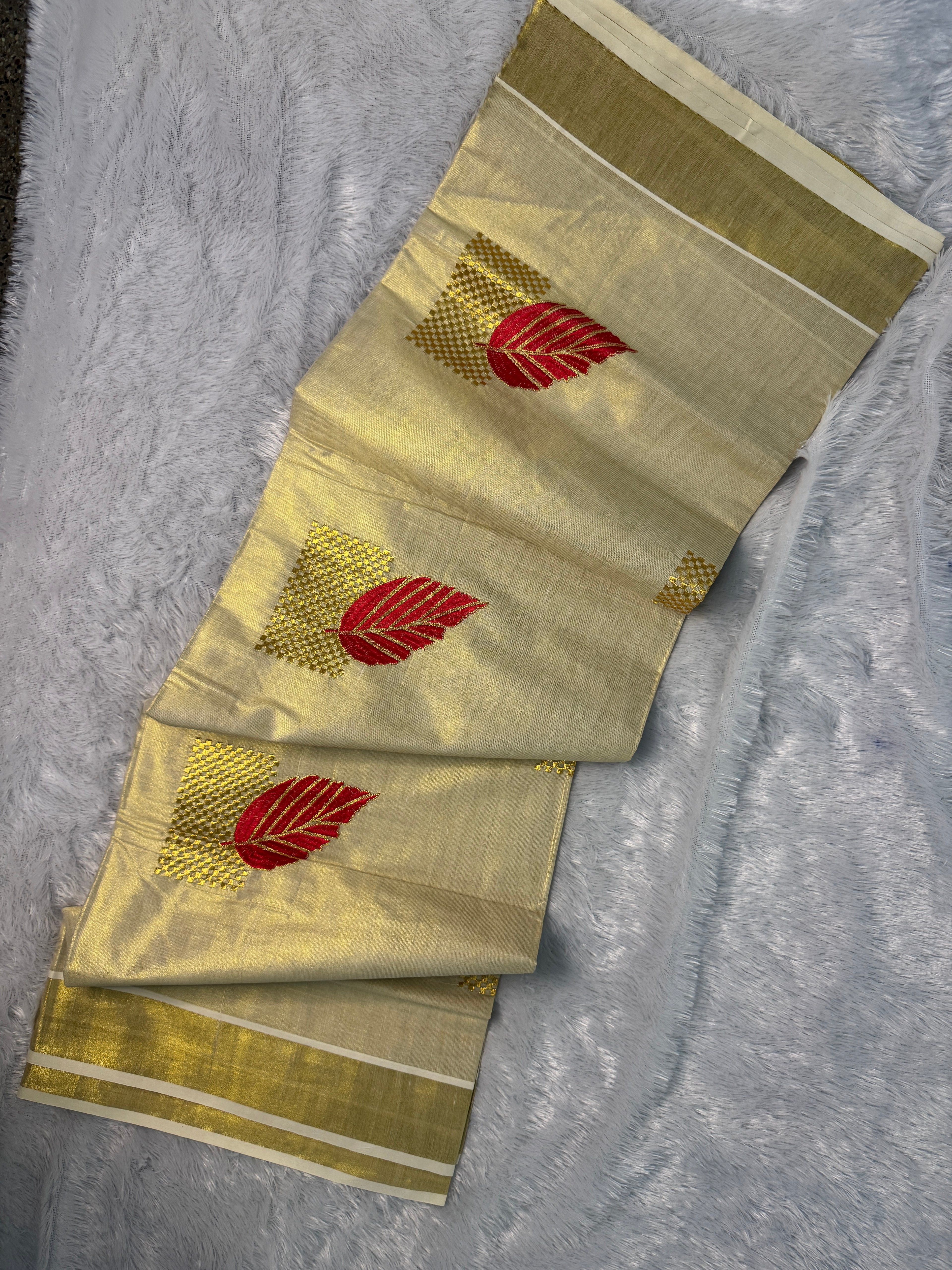 Gilded Shimmer Tissue Kerala Saree with Contemporary Leaf & Zari Grid Embroidery