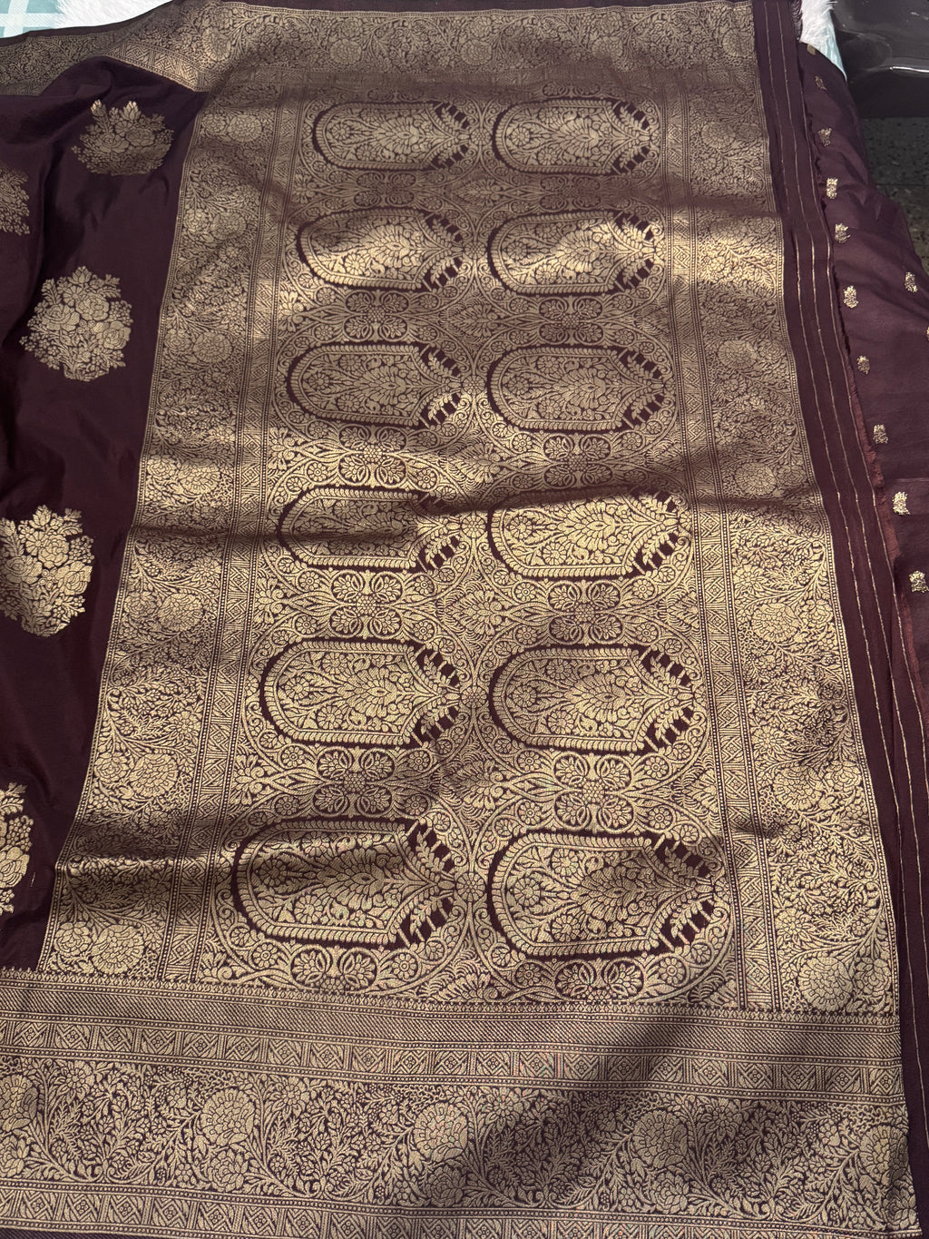 Banarasi Georgette Silk Saree with Gold Zari Guldasta Motifs & Paisley Pallu